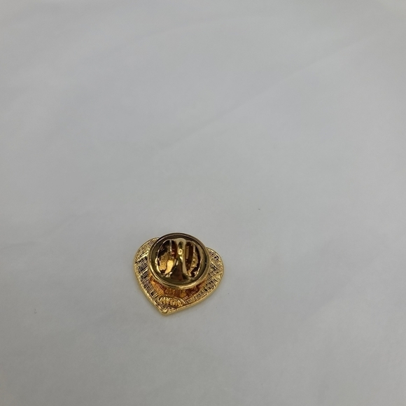 Small Avon Vintage American Flag heart pin - Picture 2 of 2